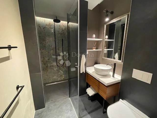 iznajmljujem tri sobe i dva apartmana u samom centru grada - slika 21