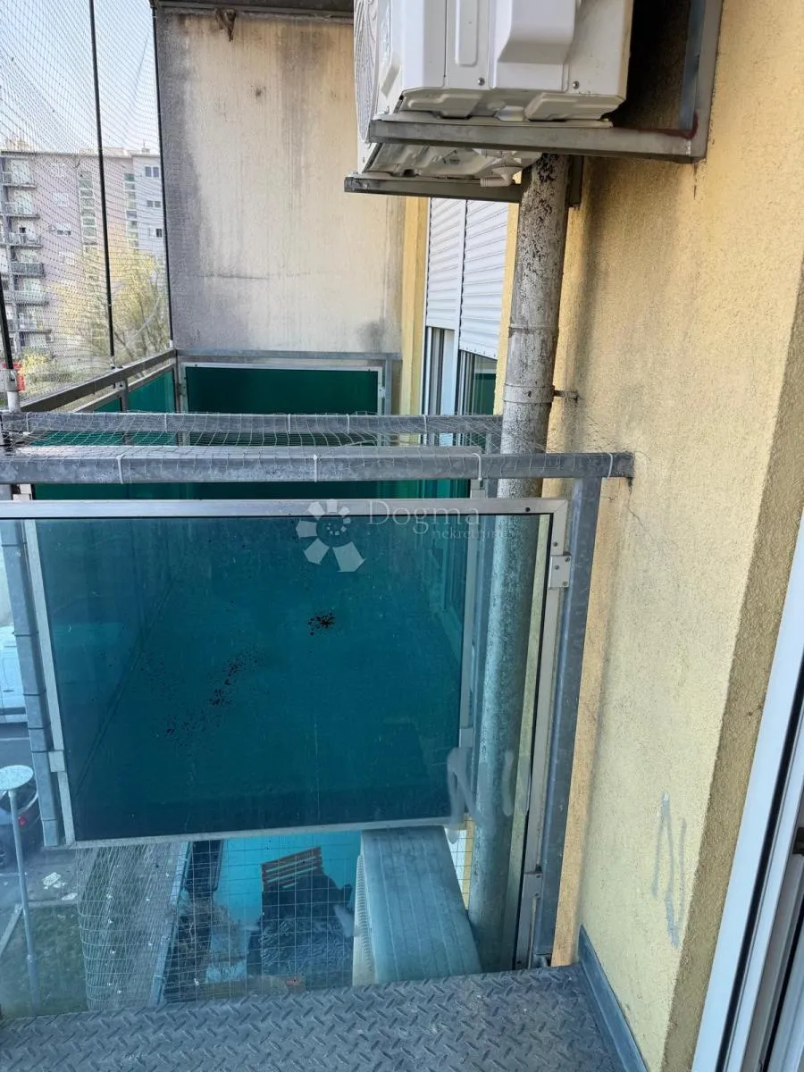 trosoban stan s dva balkona i puno svjetla - slika 22