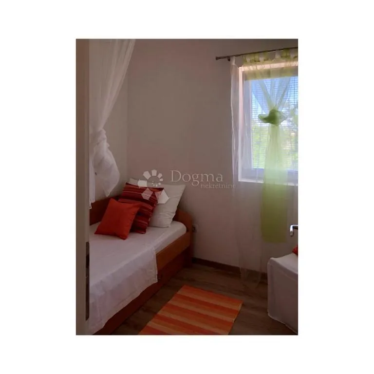 kuća na pagu s velikim dvorištem - 310m2 - slika 23