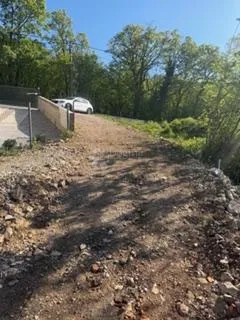zemljište okruženo zelenilom - slika 3