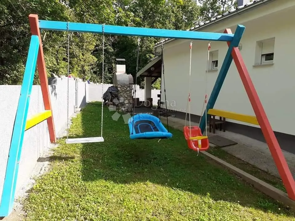 dvije kuće sa bazenom na mirnoj lokaciji - slika 21