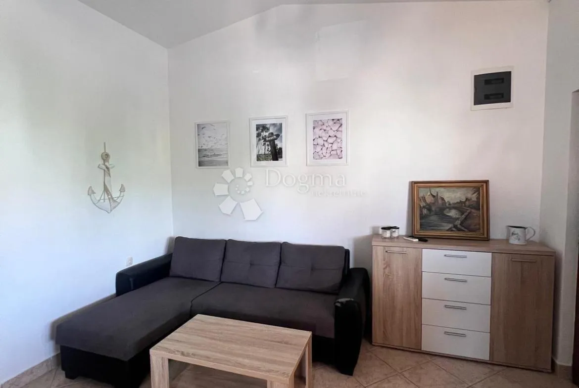 prodaje se namješten apartman na otoku viru! - slika 4