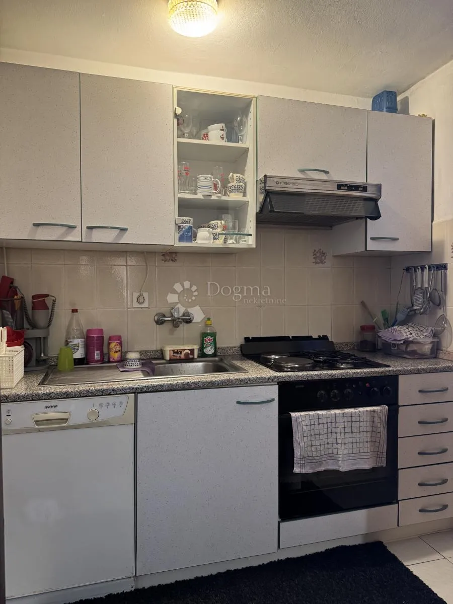 kuća sa potencijalom i građevinskim terenom / buzet - slika 10