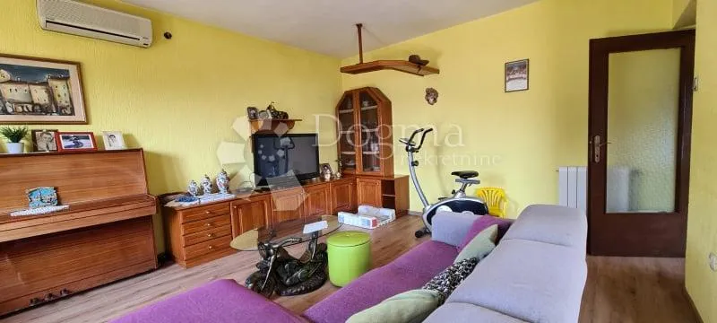 kuća sa 2 stana i prostranom građevinskom okućnicom - slika 5