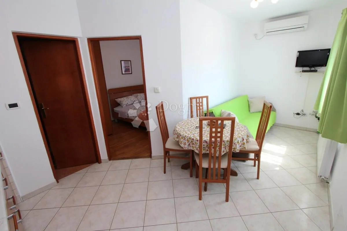 kuća sa apartmanima - slika 4