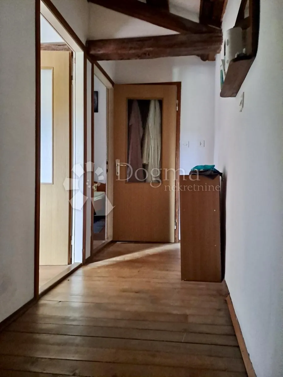 kuća u centru bala sa dvorištem - slika 12