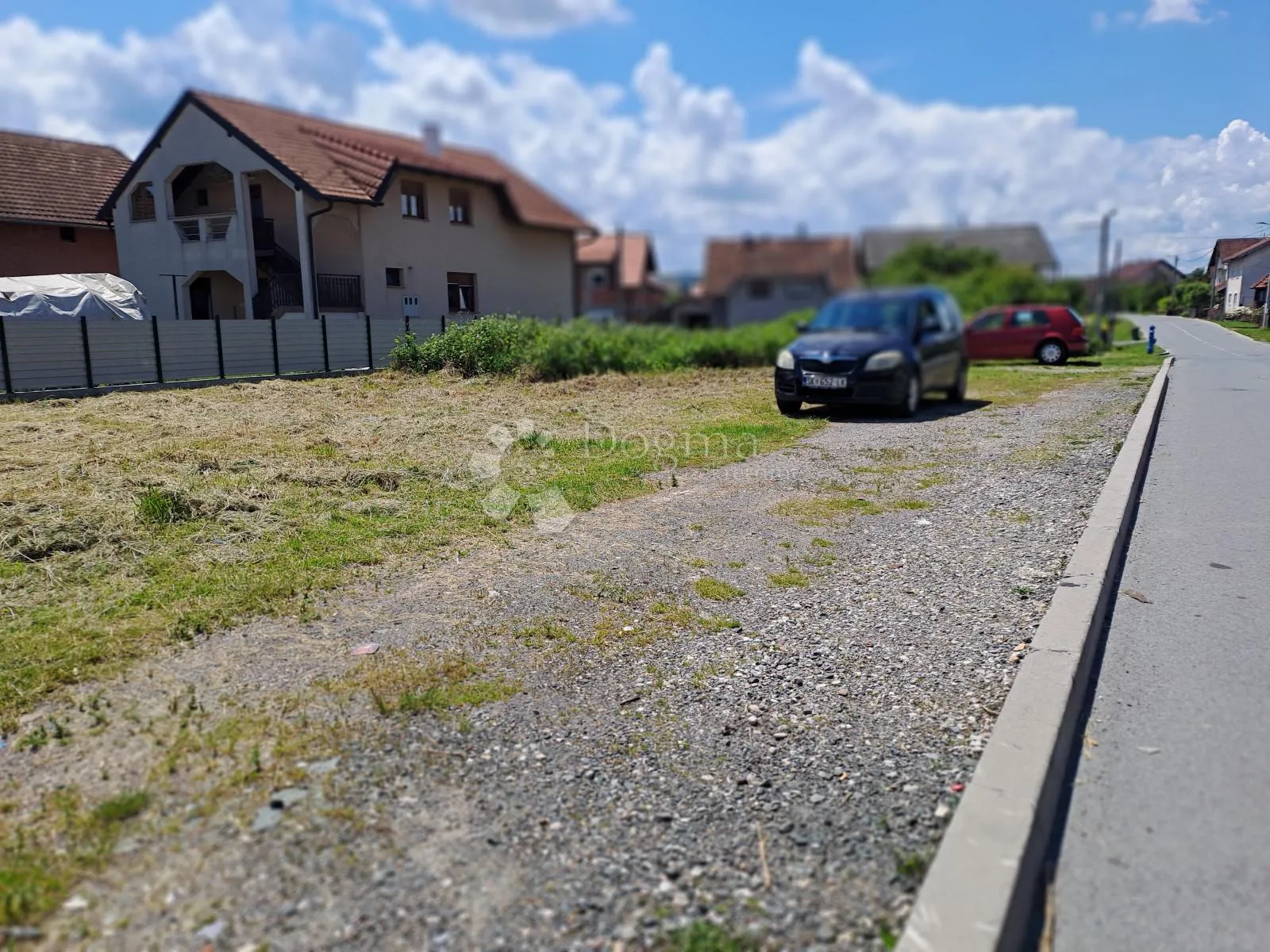 uredna parcela u dobrom kvartu - slika 6