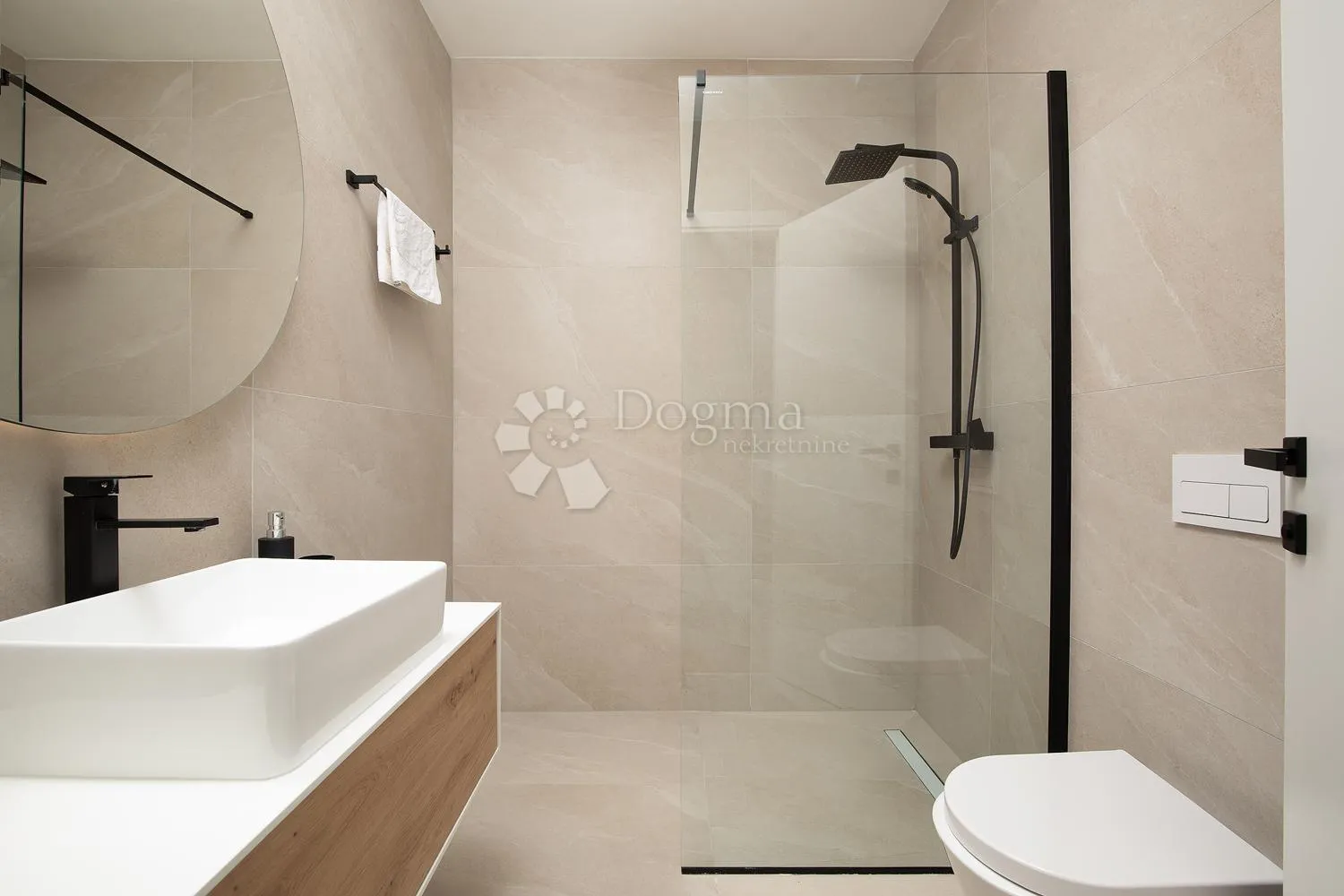 luksuz s infinity bazenom, wellnessom i pogledom na more! - slika 41