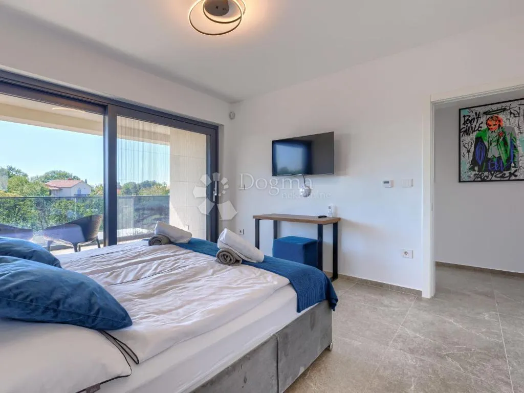 poreč - luksuzna vila s bazenom, wellnessom i 3 spavaće sobe - slika 20
