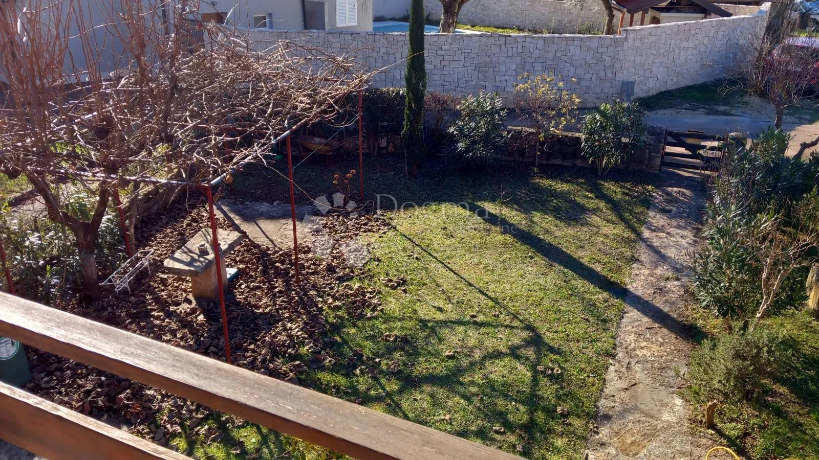 prostrana kuća s dva apartmana u mirnom okruženju blizu brtonigle - slika 16