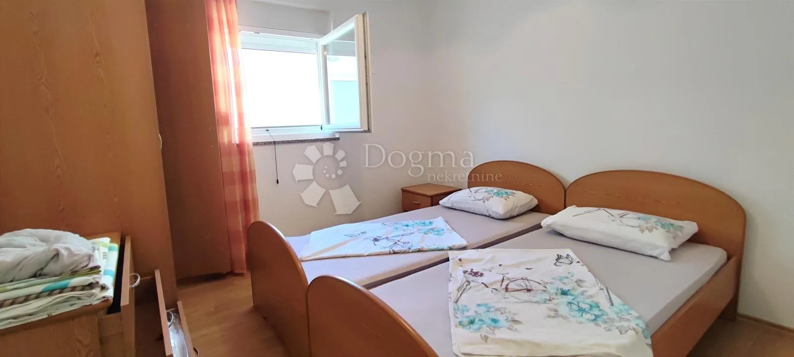 top samostojeća kuća s 3 apartmana (300m od mora), povljana - slika 8