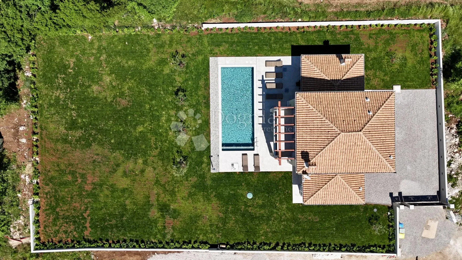 potpuno opremljena villa, na mirnoj lokaciji! - slika 49