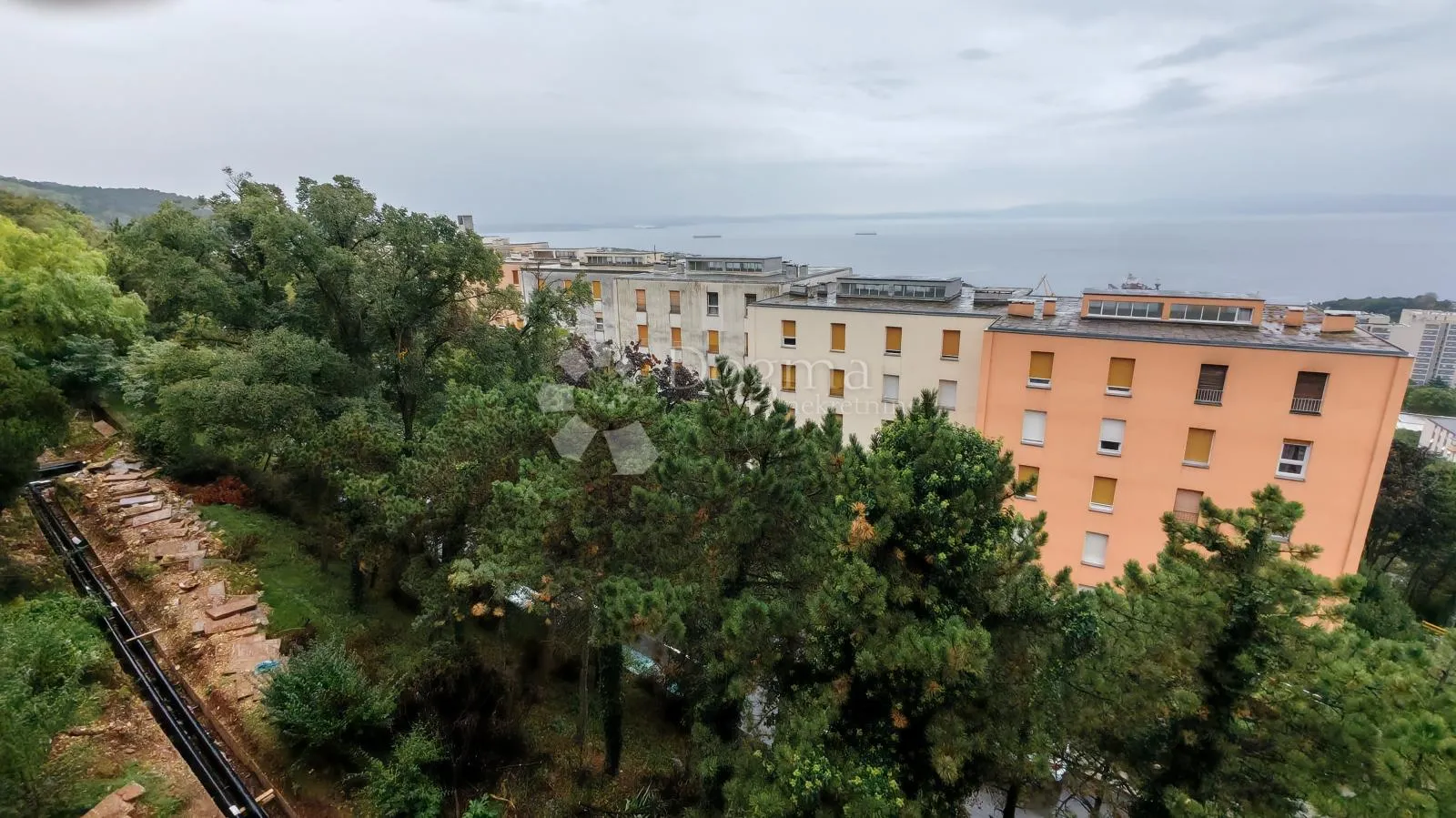 stan u blizini kampusa - slika 17