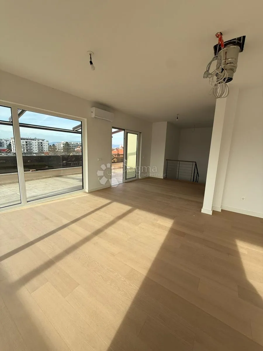luksuzan dvoetazni penthouse s liftom u velikoj gorici - slika 8