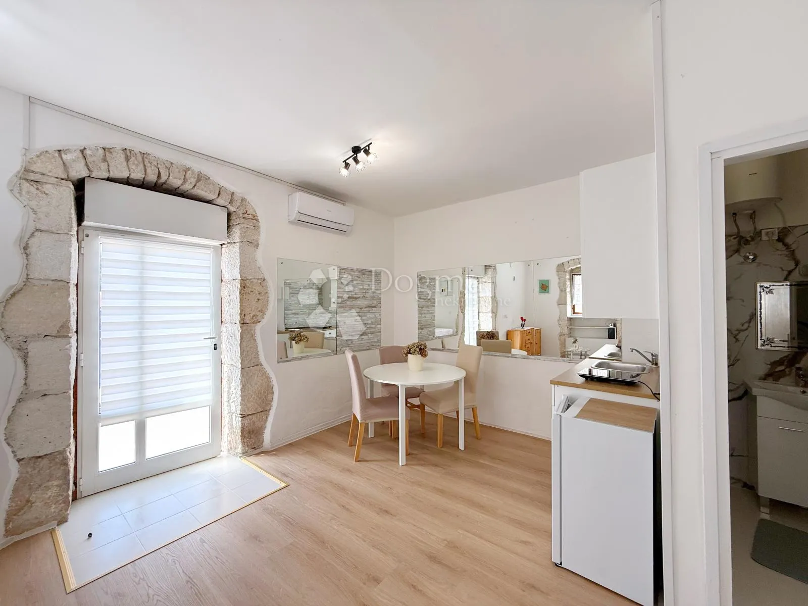 studio apartman u centru medulina - slika 7