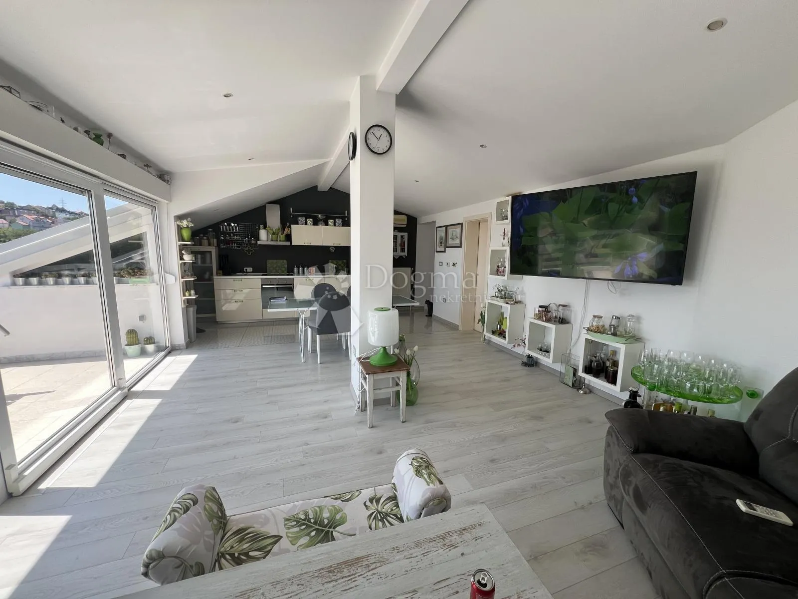 gračani - dvoetažni stan 108 m2 s dvije terase i zasebnom parcelom za 3 parkirna mjesta - slika 2
