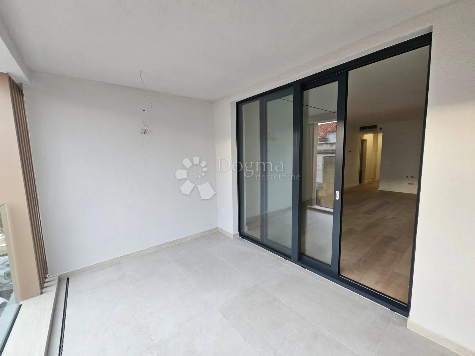 makarska novogradnja 3soban 75m2 (2min. pješke od mora) - slika 8