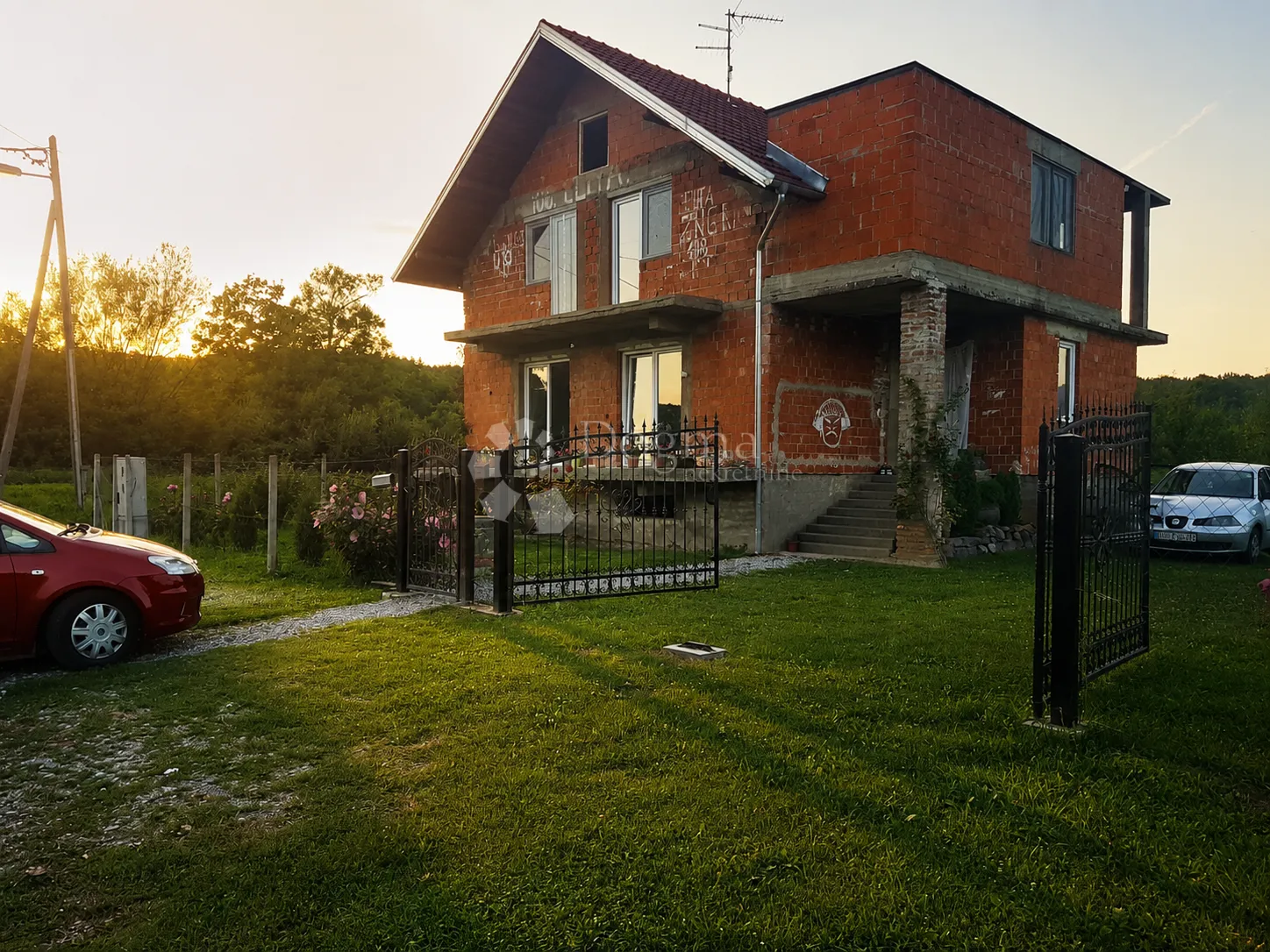 obiteljska kuća s velikim poljoprivrednim imanjem - slika 1