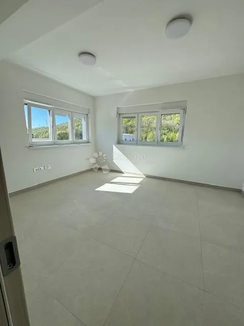 poslovni prostor 173 m² za najam - škurinje - slika 1