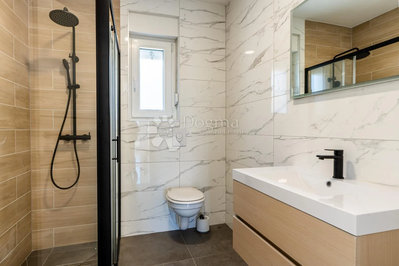 apartman u blizini plaže - slika 6