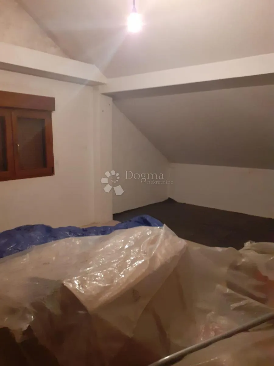 kuća u mirnom okruženju - slika 18