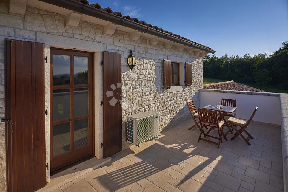 prekrasna kamena villa s bazenom sa panoramskim pogledom! - slika 29