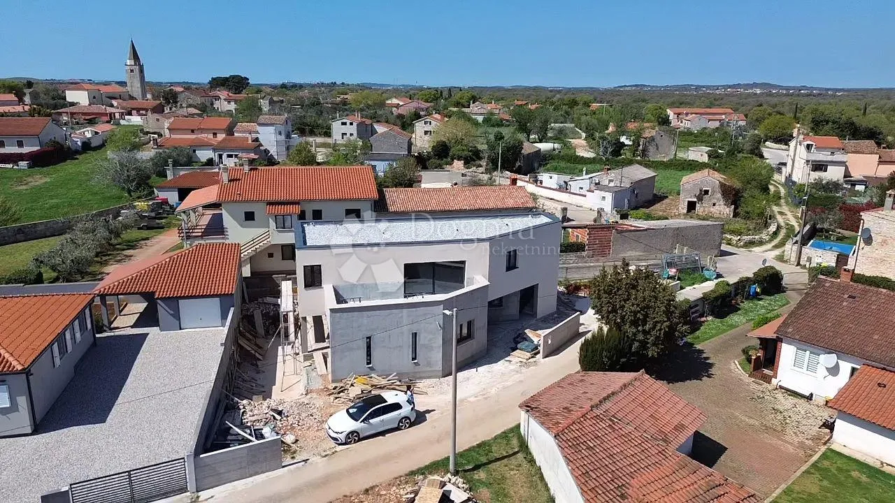 atraktivna vila u šišanu s dva odvojena stana i bazenom, blizina mora - slika 12