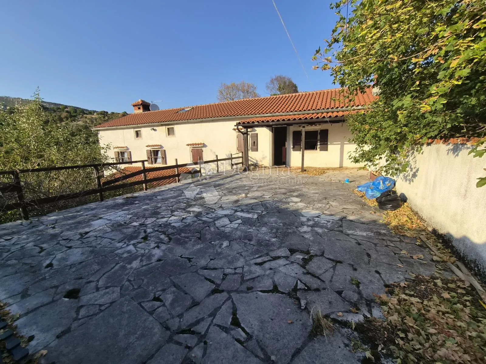 samostojeća kuća, 405m2, roč - slika 8
