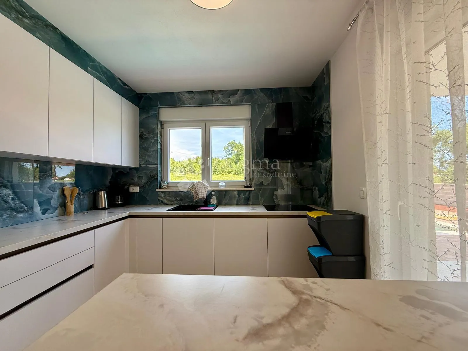 moderna dvojna vila u loborici – blizina pule - slika 32