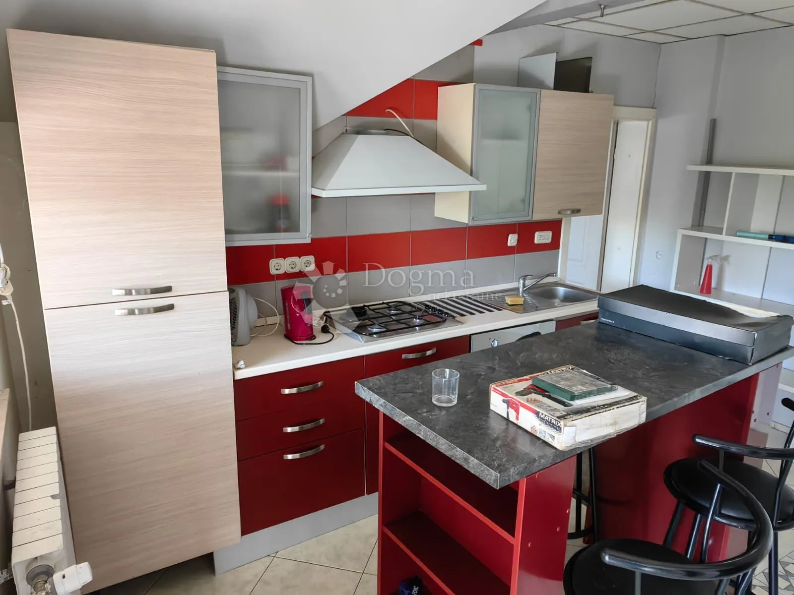 simpatičan stan u potkrovlju 80m2! - slika 1