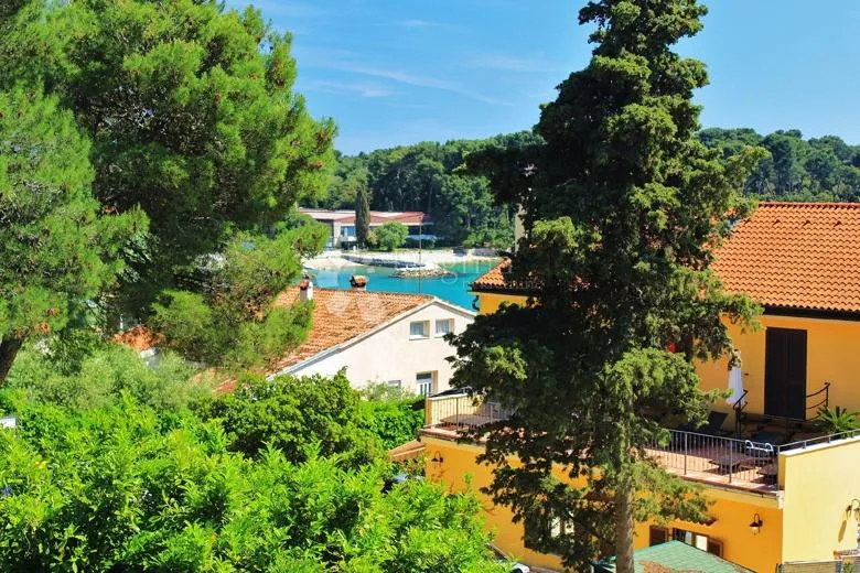 rovinj – kuća s dvije stambene jedinice s pogledom na more - slika 13