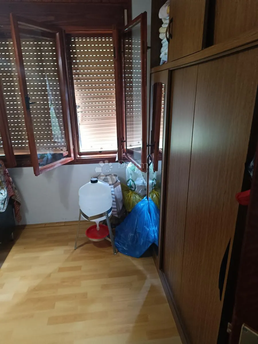 kuća s prostranom parcelom - slika 9