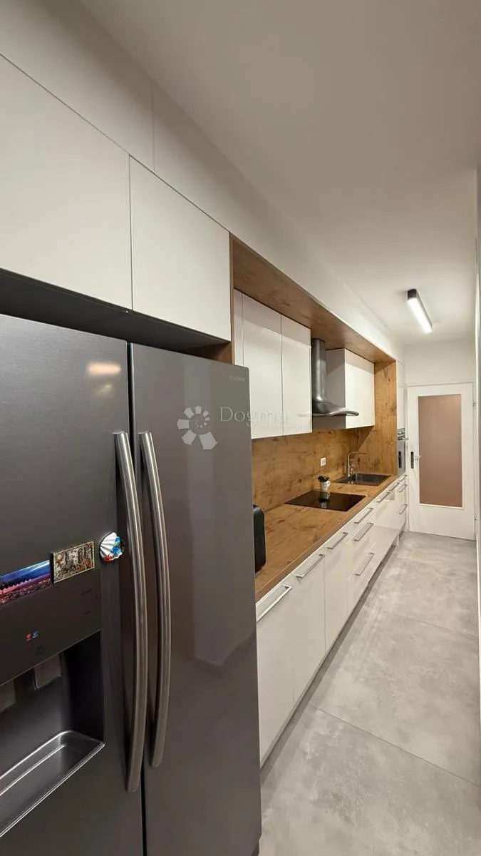 moderan renoviran stan - 5 minuta do mora! - slika 10