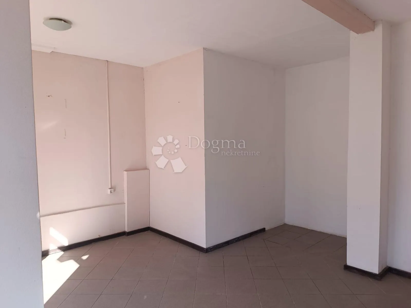 prilika - poslovni prostor donja dubrava (najam 1200€) - slika 2