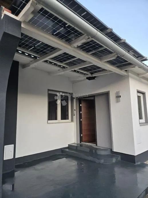 kuća u nizu sa solarnom elektranom - slika 9