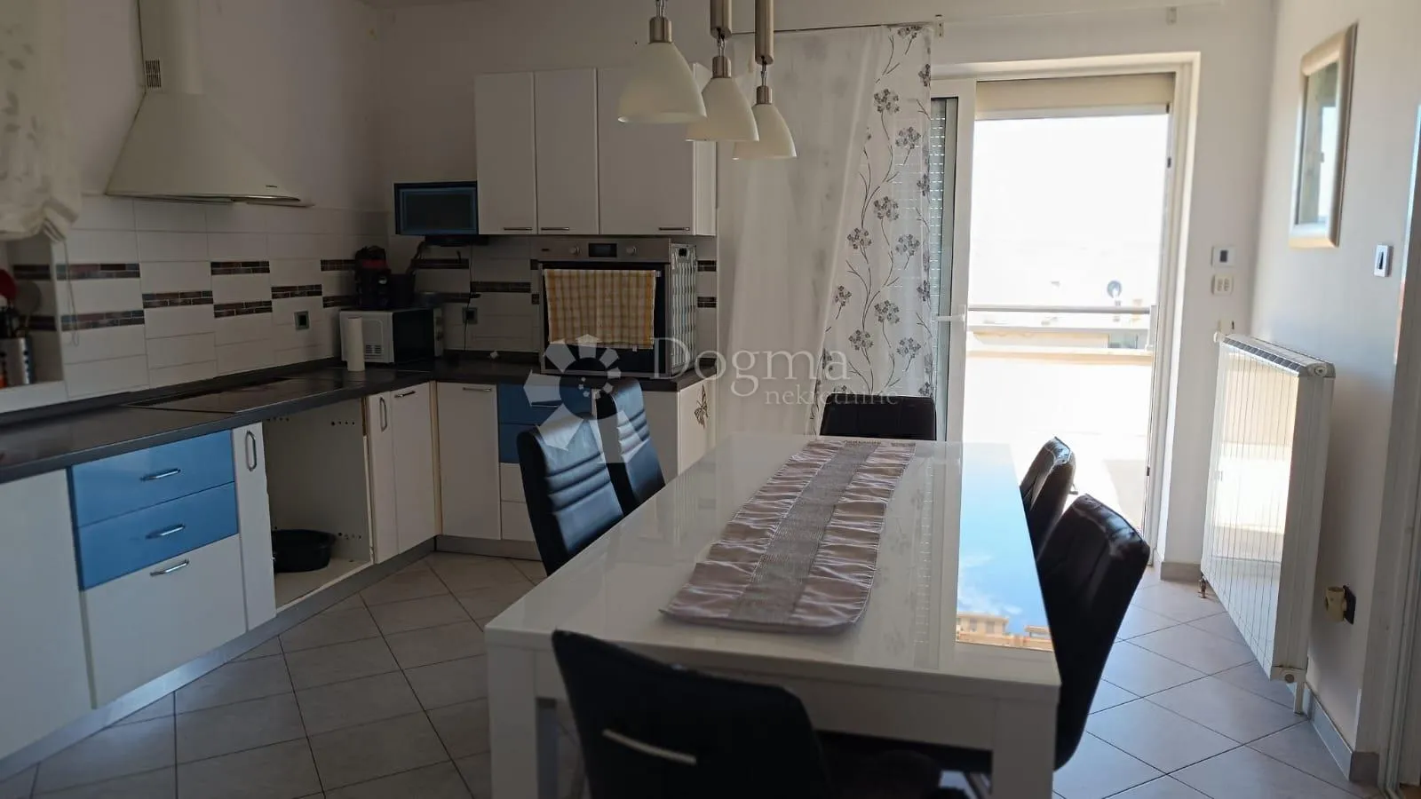 novi vinodolski, prekrasan stan 120 m2, bazen, parking, prilika ! - slika 8