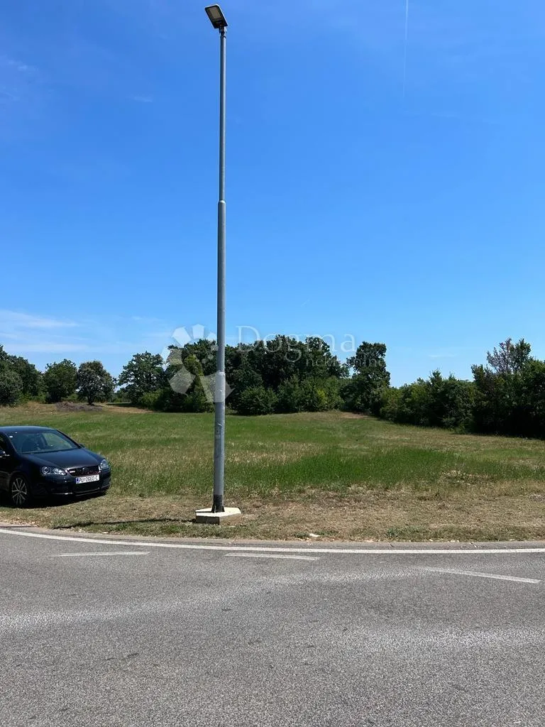 građevinsko zemljište 4855 m² – idealno za hale, skladišta ili solarne projekte - slika 2
