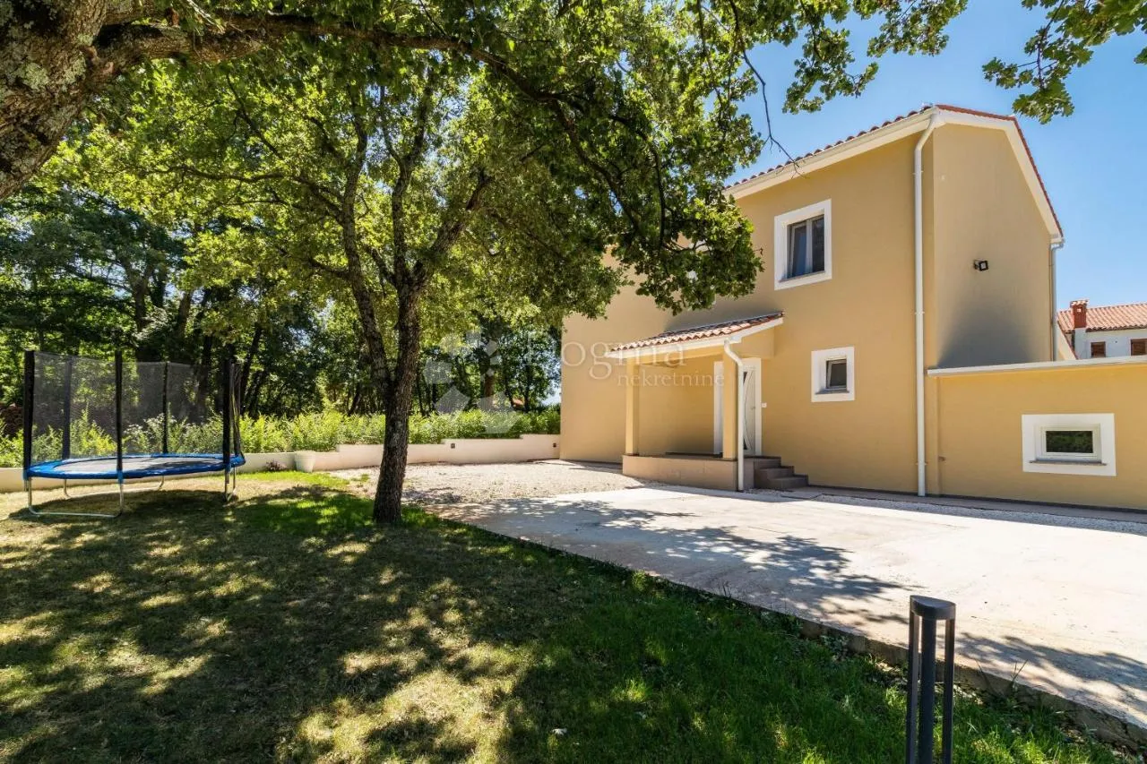 lijepa samostojeća kuća s bazenom na mirnoj lokaciji - slika 32