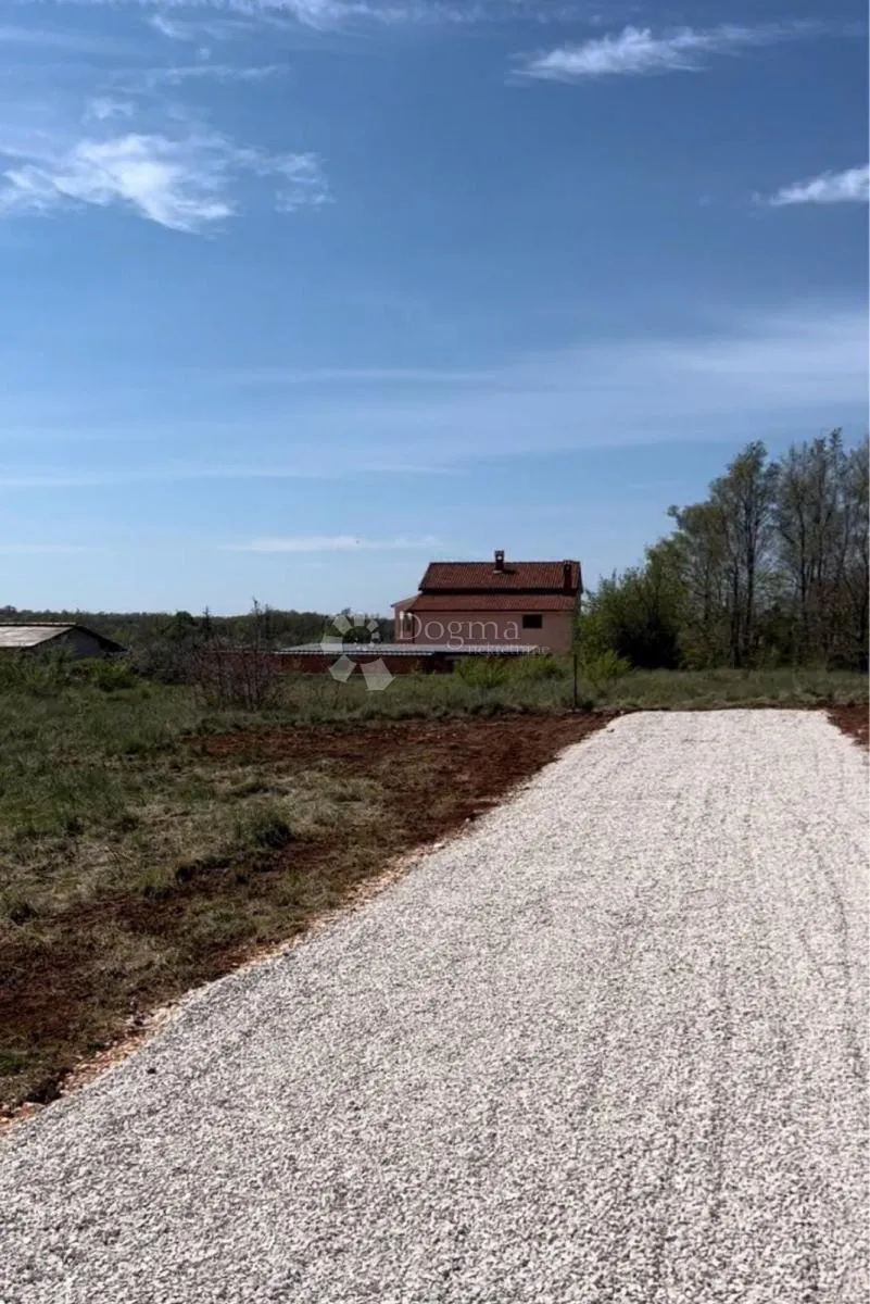 tinjan – građevinsko 600 m² + poljoprivredno 134 m², odlična prilika - slika 5