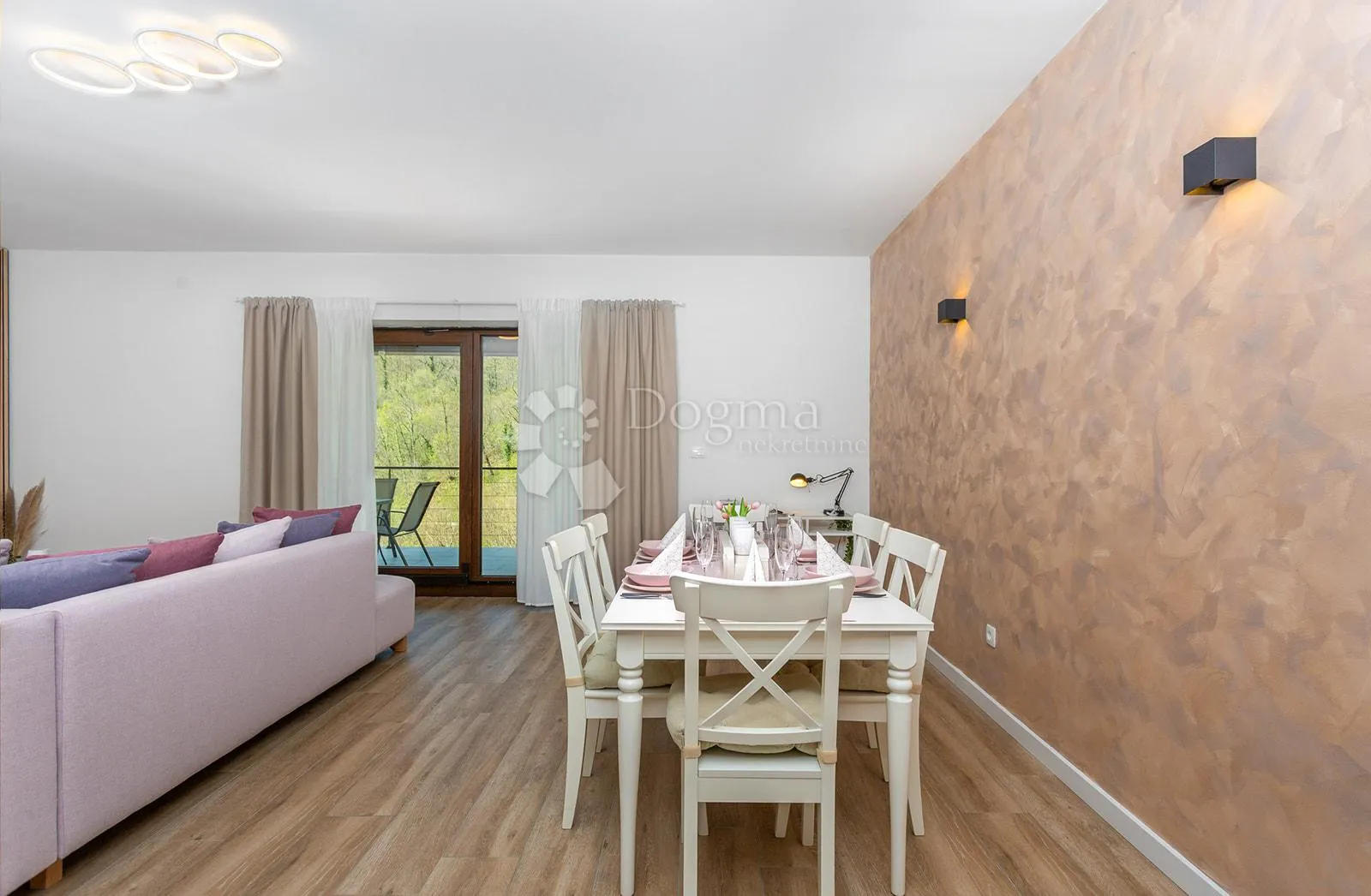 charming stone house with a pool - slika 7