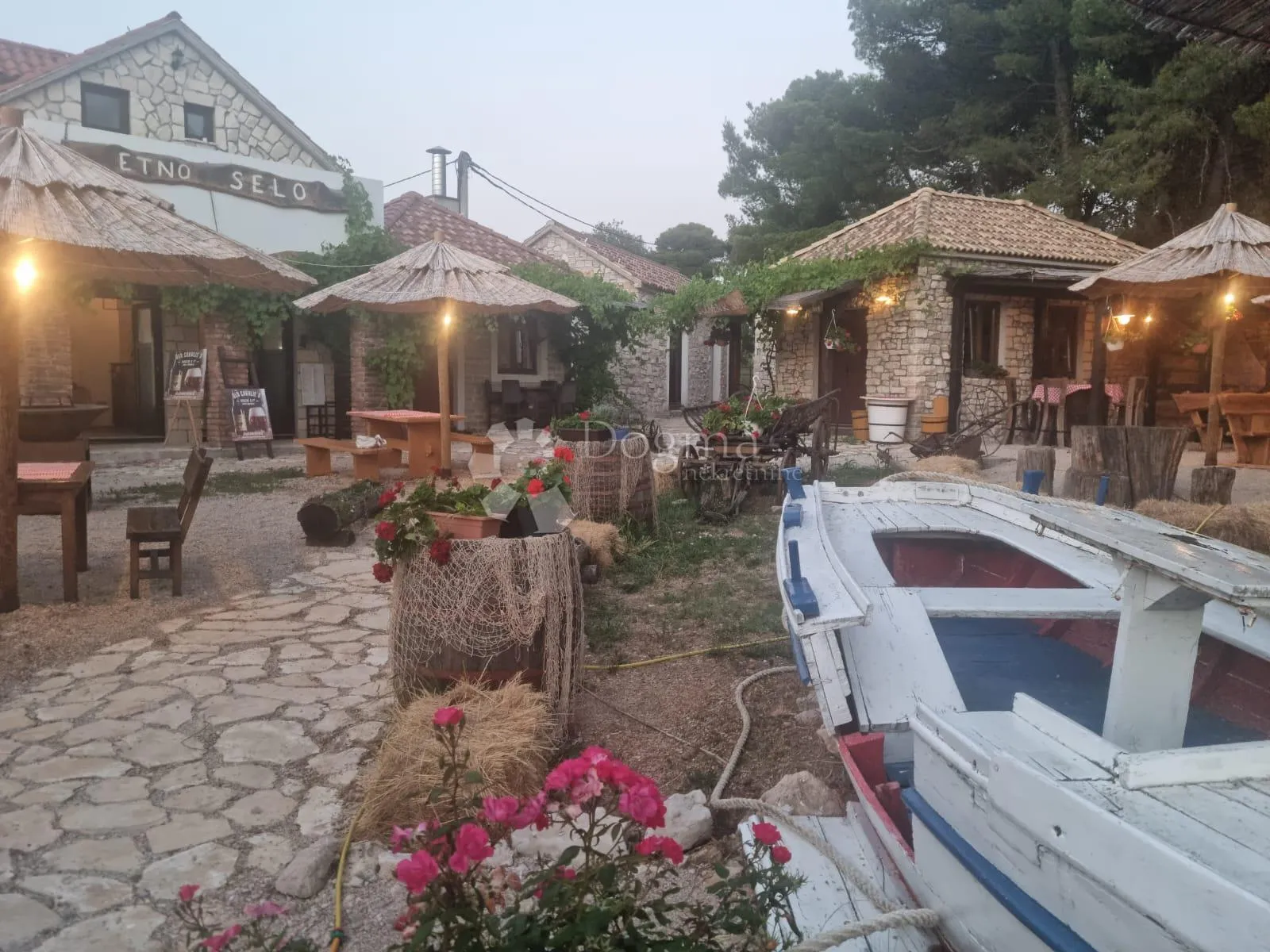 'etno selo', prvi red do mora, uz plažu – idealna prilika za turistički i ugostiteljski biznis - slika 3