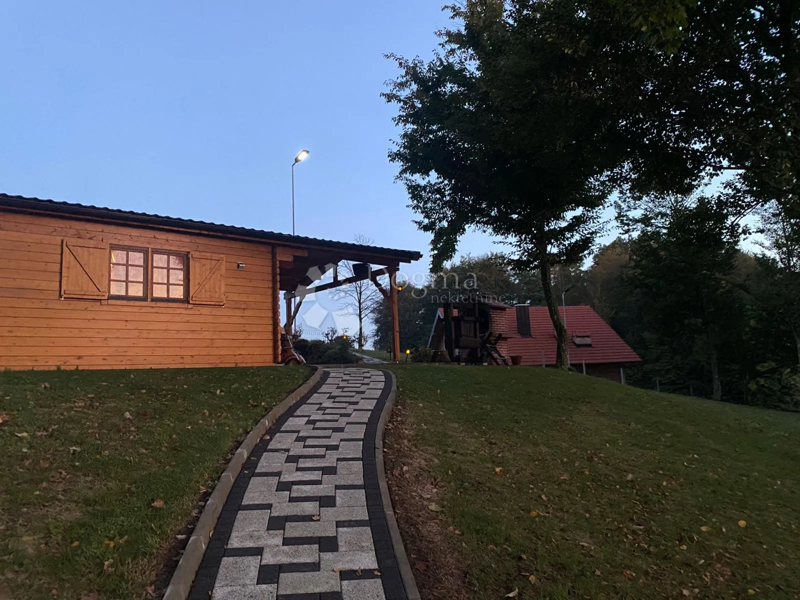 šarmantna kućica u prirodi - slika 15