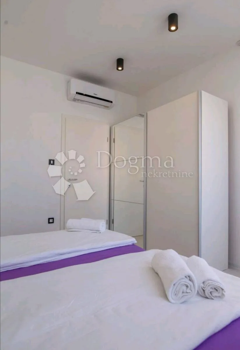 vodice - atraktivna kuća moderno namještena - slika 22
