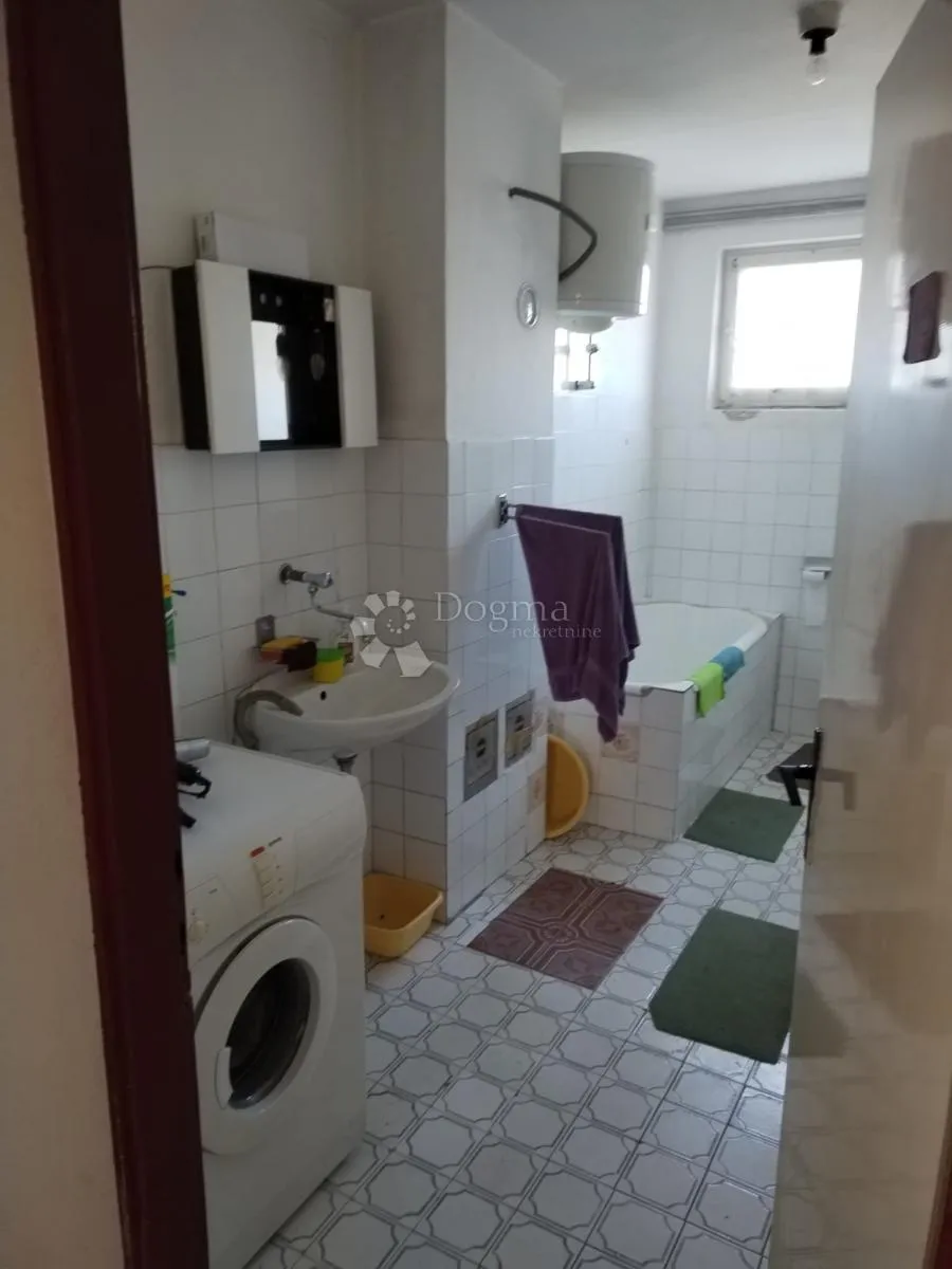 kuća sa zemljištem na prodaju - odmah useljiva ! - slika 32