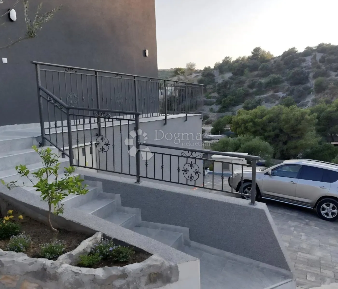dvojna kuća sa tri apartmana, sevid - slika 21