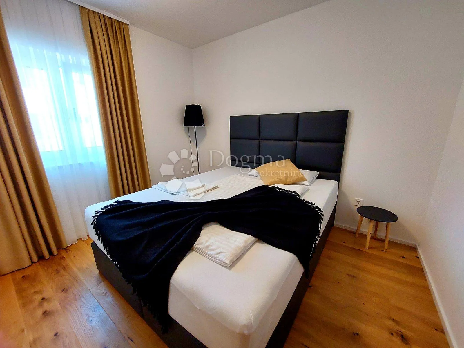 luksuzna moderna vila sa bazenom u gradu krku - slika 22