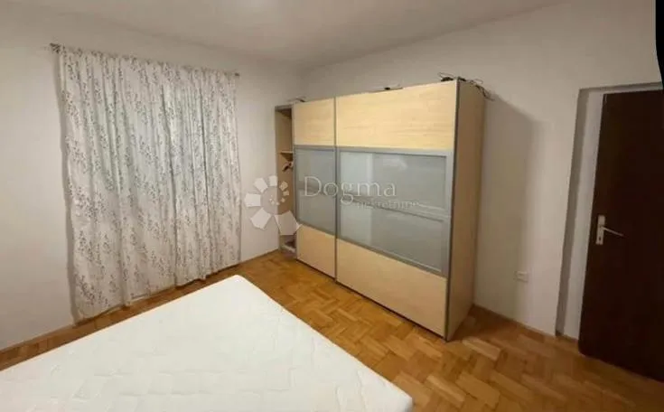 stan u stambenoj zgradi s okućnicom – sinj (115 m² + 361 m² dvorišta)) - slika 7