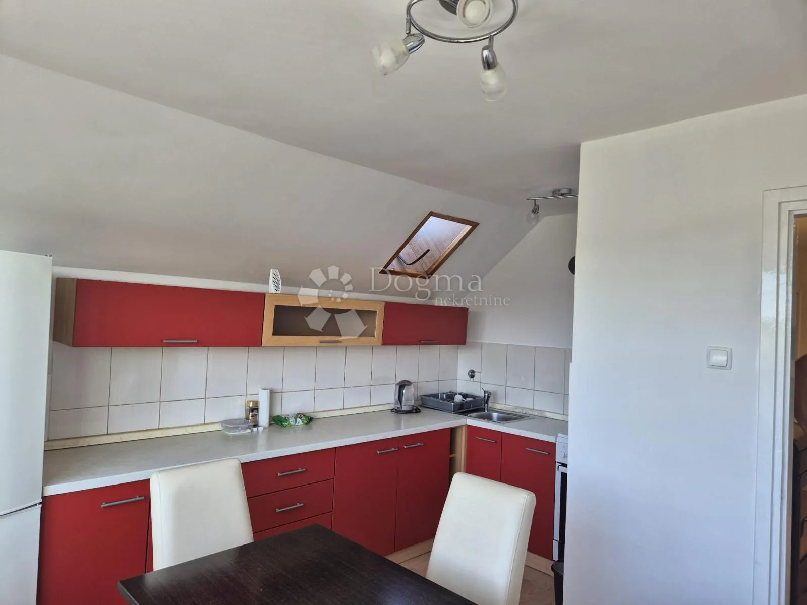 lijep stan bez ulaganja centar ozalj 65m2 - slika 8