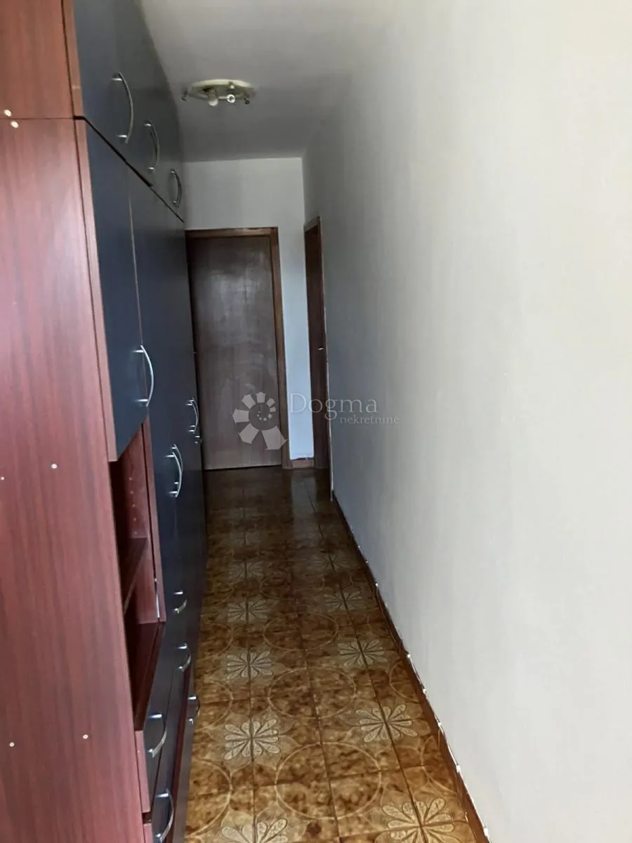 klana, 120 m² – prostrana etaža kuće s velikom okućnicom i 2 garaže - slika 4