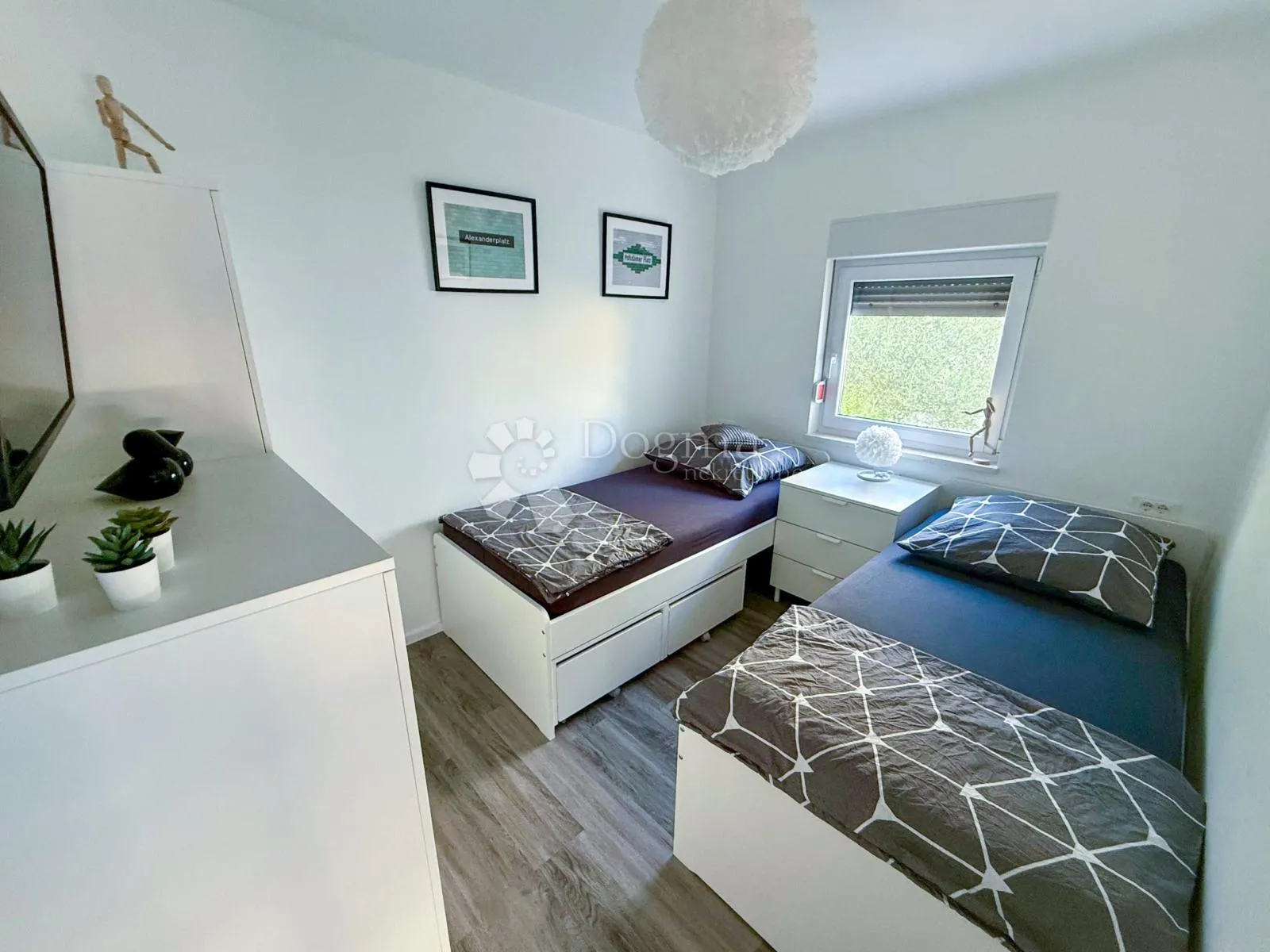 čiovo-kuća s 3 apartmana i bazenom - slika 24